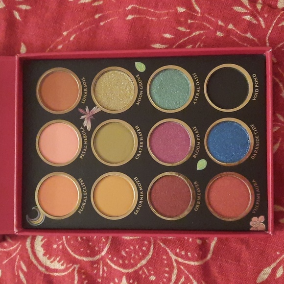 Kat Von D Bundle! MoonGarden Eye Palette + Bronze Gold Eyeliner + Lock-it Powder - Picture 3 of 10